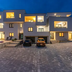 https://villa-stjepanovic.hotelinzadar.com